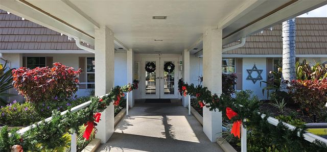 2009 RIVERBLUFF PARKWAY V334, Sarasota, FL 34231