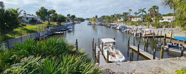 2009 RIVERBLUFF PARKWAY V334, Sarasota, FL 34231