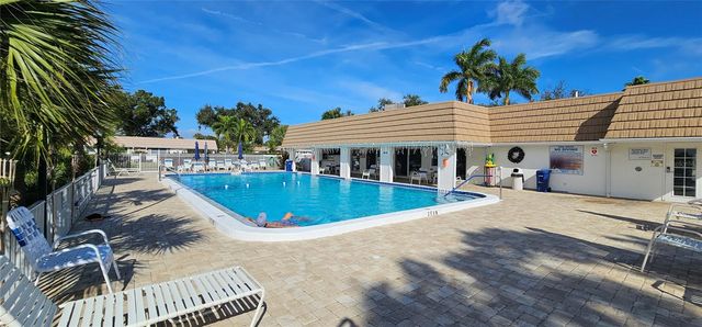 2009 RIVERBLUFF PARKWAY V334, Sarasota, FL 34231