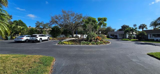 2009 RIVERBLUFF PARKWAY V334, Sarasota, FL 34231