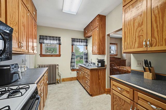 213 Boulevard Avenue NE, Montgomery, MN 56069