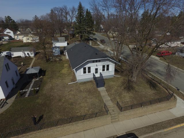 213 Boulevard Avenue NE, Montgomery, MN 56069