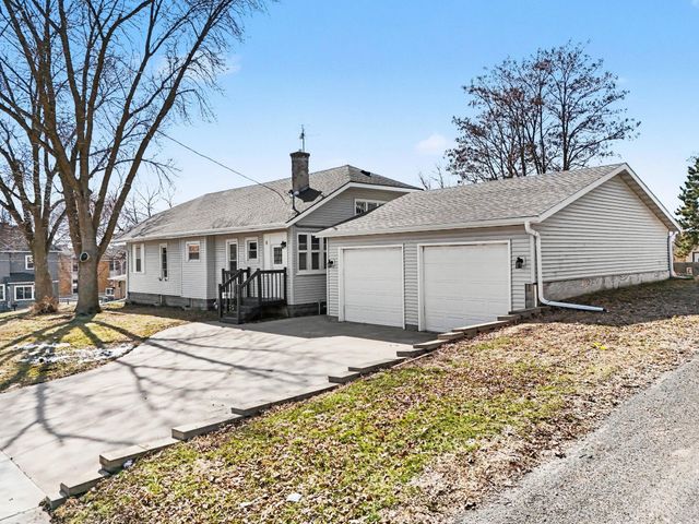 213 Boulevard Avenue NE, Montgomery, MN 56069