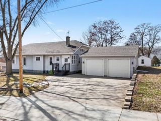 213 Boulevard Avenue NE, Montgomery, MN 56069
