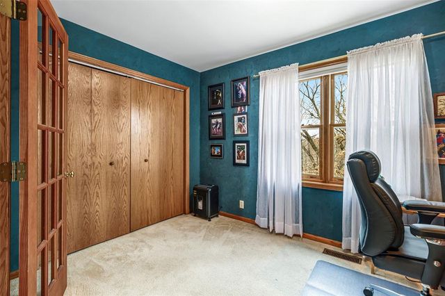 318 Paris Place, Eau Claire, WI 54703