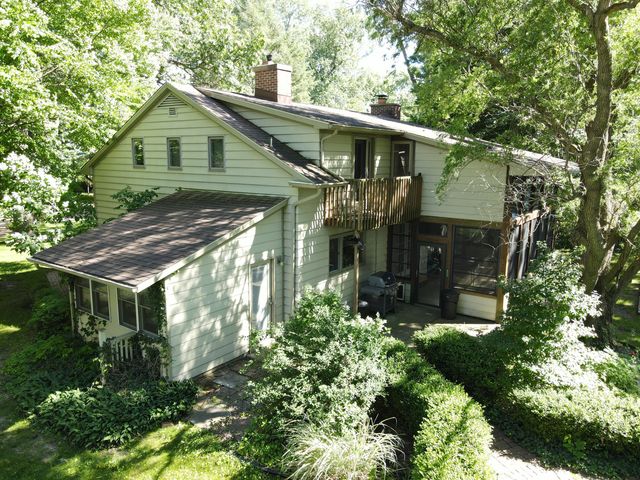 803 N Kalamazoo Street, Paw Paw, MI 49079