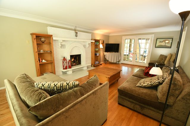 803 N Kalamazoo Street, Paw Paw, MI 49079