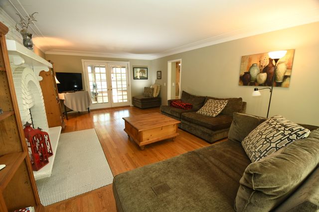 803 N Kalamazoo Street, Paw Paw, MI 49079