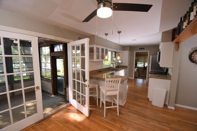 803 N Kalamazoo Street, Paw Paw, MI 49079