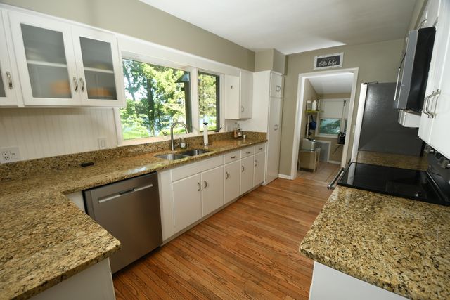 803 N Kalamazoo Street, Paw Paw, MI 49079