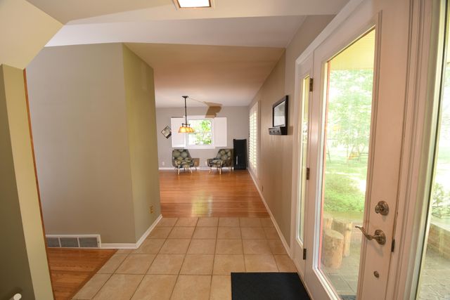 803 N Kalamazoo Street, Paw Paw, MI 49079