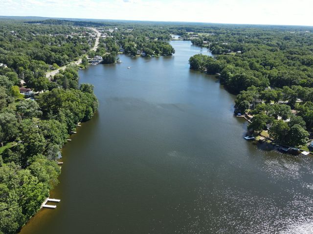 803 N Kalamazoo Street, Paw Paw, MI 49079