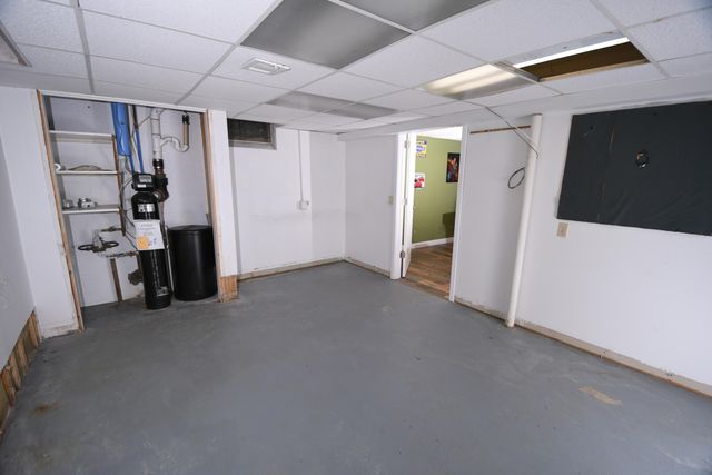 803 N Kalamazoo Street, Paw Paw, MI 49079