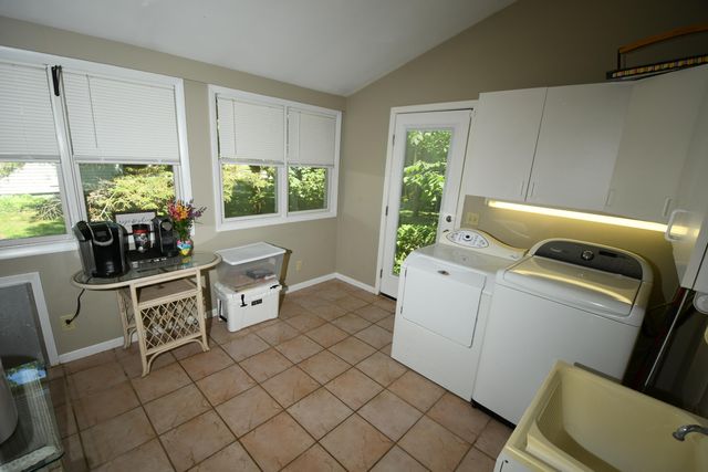 803 N Kalamazoo Street, Paw Paw, MI 49079