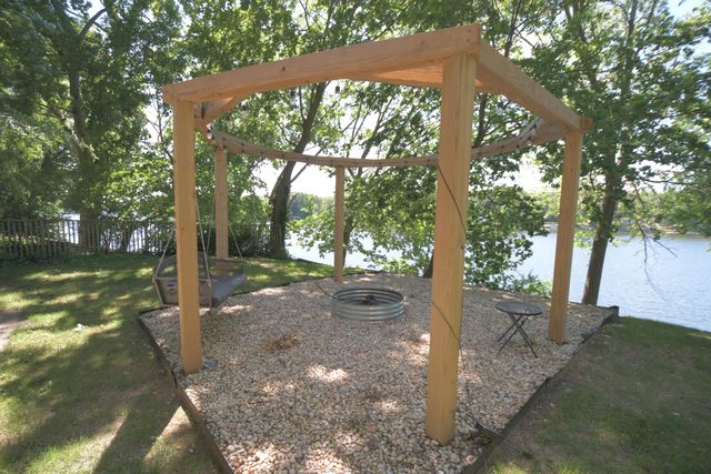 803 N Kalamazoo Street, Paw Paw, MI 49079