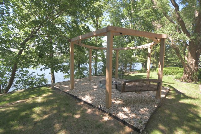 803 N Kalamazoo Street, Paw Paw, MI 49079