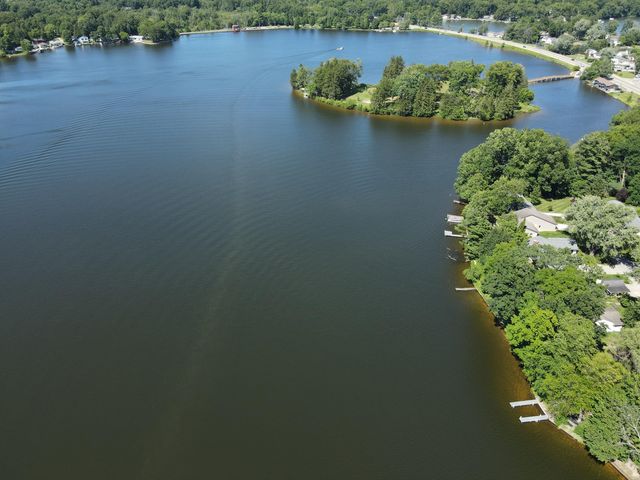 803 N Kalamazoo Street, Paw Paw, MI 49079