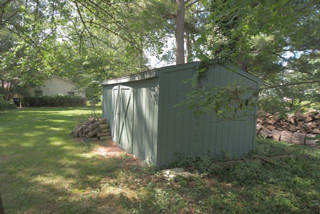 803 N Kalamazoo Street, Paw Paw, MI 49079