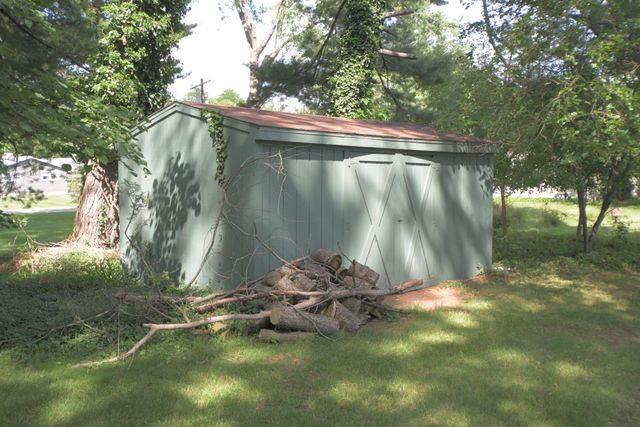 803 N Kalamazoo Street, Paw Paw, MI 49079