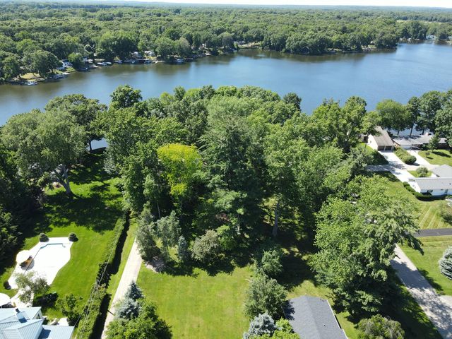 803 N Kalamazoo Street, Paw Paw, MI 49079