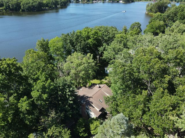803 N Kalamazoo Street, Paw Paw, MI 49079