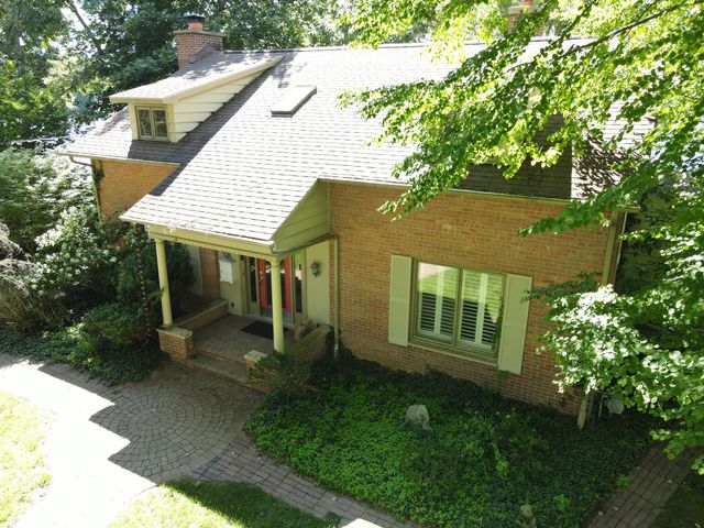 803 N Kalamazoo Street, Paw Paw, MI 49079