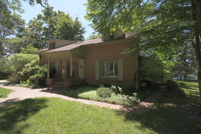 803 N Kalamazoo Street, Paw Paw, MI 49079