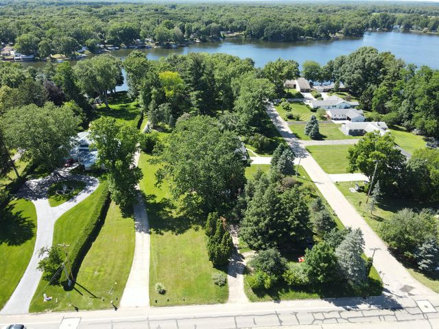 803 N Kalamazoo Street, Paw Paw, MI 49079