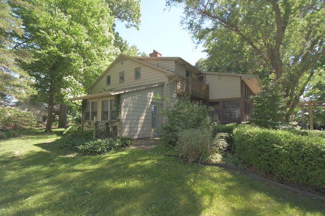 803 N Kalamazoo Street, Paw Paw, MI 49079
