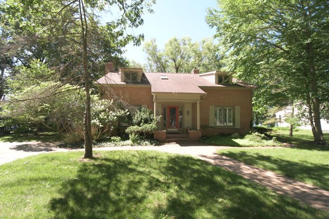 803 N Kalamazoo Street, Paw Paw, MI 49079