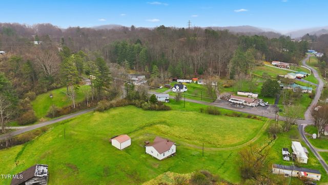 1053 The Lake Road, Clintwood, VA 24228