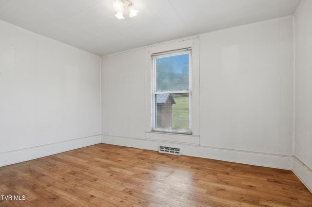 1053 The Lake Road, Clintwood, VA 24228