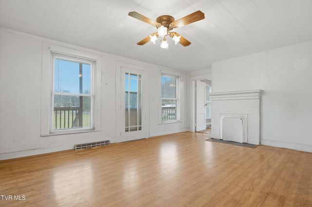 1053 The Lake Road, Clintwood, VA 24228