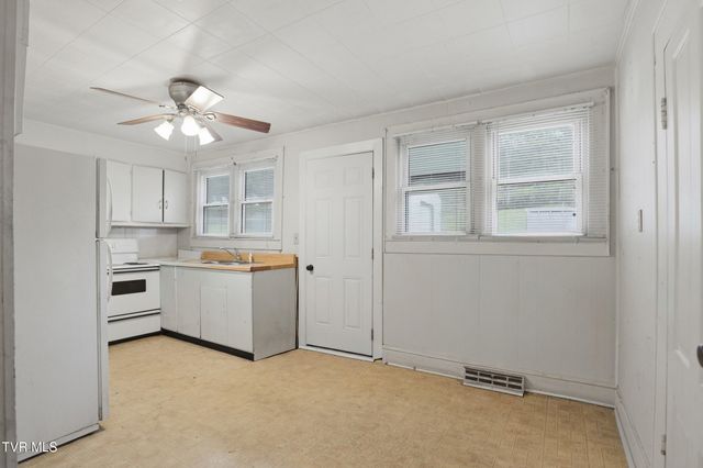 1053 The Lake Road, Clintwood, VA 24228