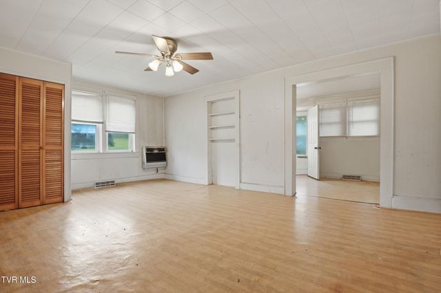 1053 The Lake Road, Clintwood, VA 24228