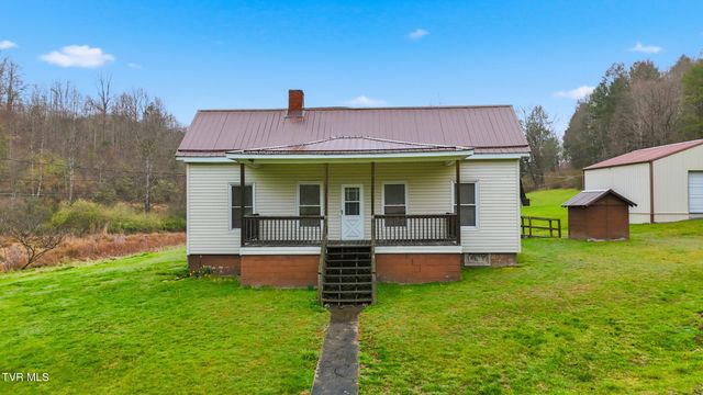 1053 The Lake Road, Clintwood, VA 24228
