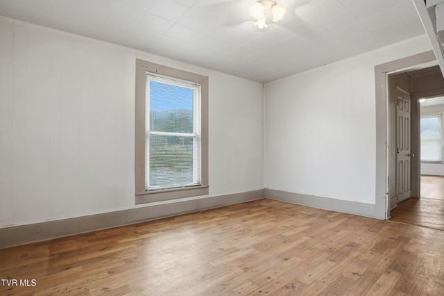 1053 The Lake Road, Clintwood, VA 24228