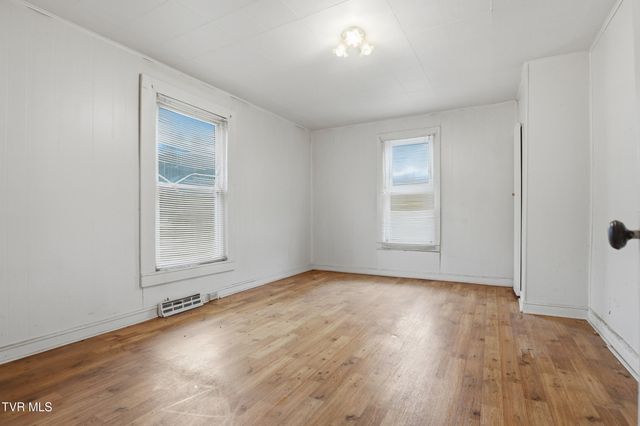 1053 The Lake Road, Clintwood, VA 24228