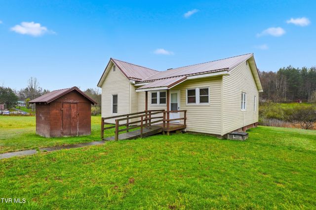 1053 The Lake Road, Clintwood, VA 24228