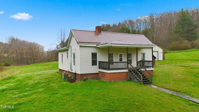 1053 The Lake Road, Clintwood, VA 24228