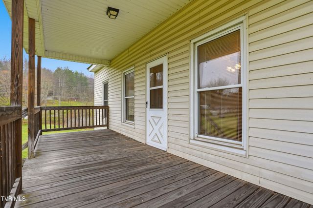 1053 The Lake Road, Clintwood, VA 24228