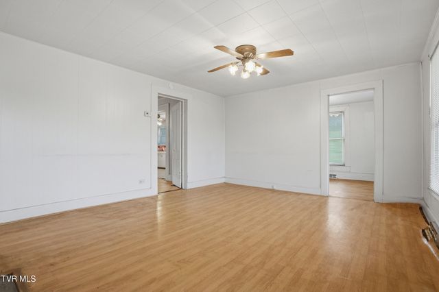 1053 The Lake Road, Clintwood, VA 24228