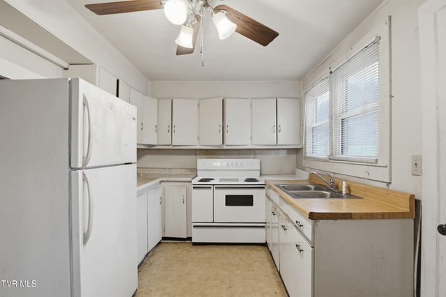 1053 The Lake Road, Clintwood, VA 24228