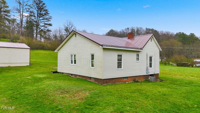 1053 The Lake Road, Clintwood, VA 24228