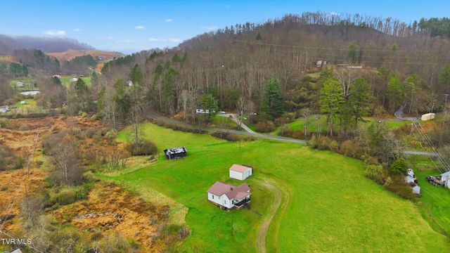1053 The Lake Road, Clintwood, VA 24228