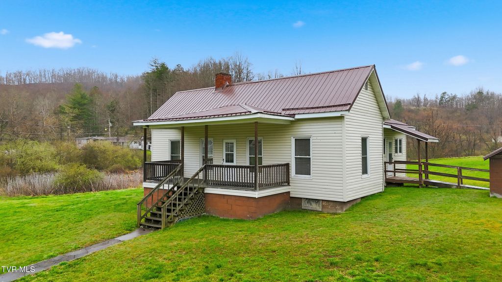 1053 The Lake Road, Clintwood, VA 24228