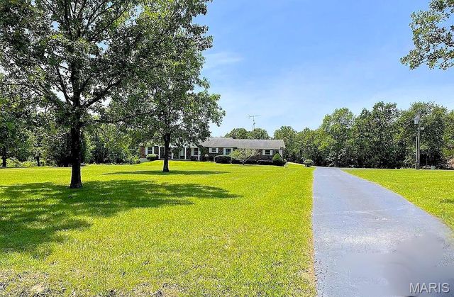 1535 Highway H, Farmington, MO 63640