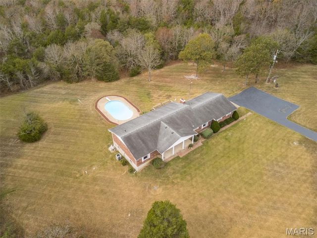 1535 Highway H, Farmington, MO 63640