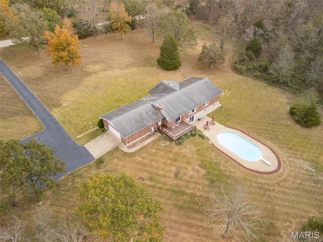 1535 Highway H, Farmington, MO 63640