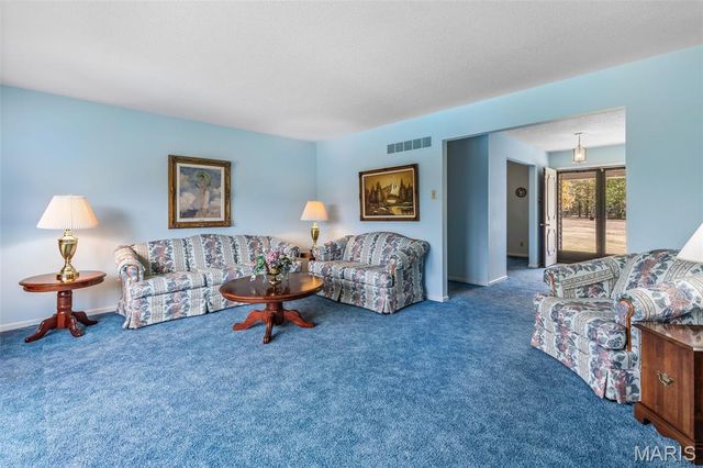 1535 Highway H, Farmington, MO 63640